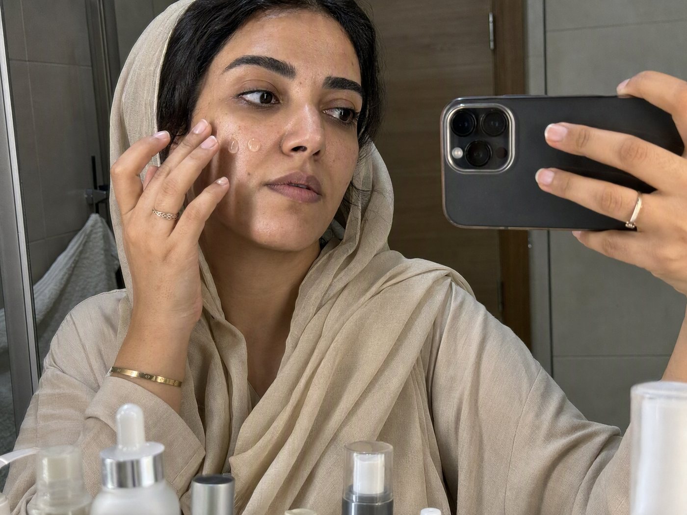Serum at the bathroom mirror
